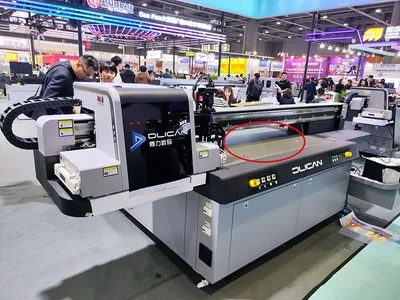 Mesa de vacío instalada en una máquina de impresión