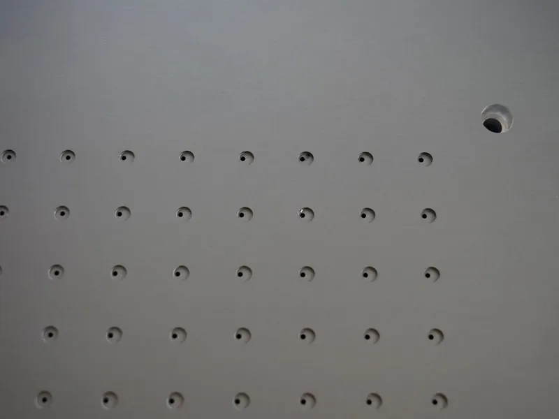 Agujeros grandes y pequeños (excéntricos)