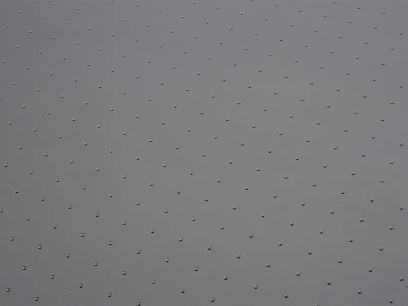 Pequeños agujeros cónicos